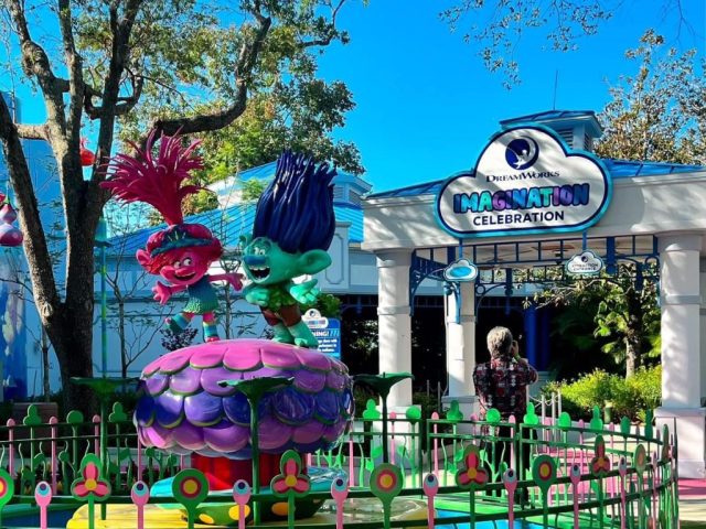 Dreamworks Trolls Fountain Fence